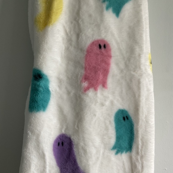 Halloween Storehouse Oversized Faux Fur Throw - Picture 3 of 8